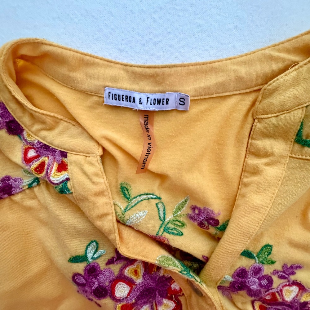 Figueroa & Flower Yellow Floral Embroidered Roll Tab Sleeve Button Down Top S - Picture 6 of 14